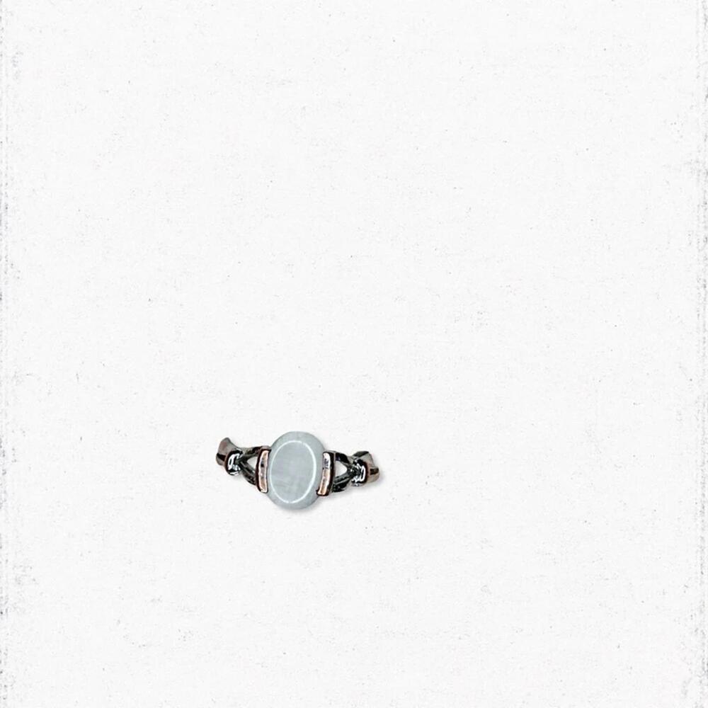 765gc. Oval Two Tone Ring